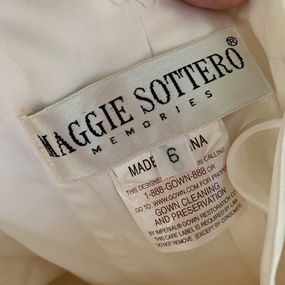 Maggie Sottero Wedding Dress - Picture 4 of 8